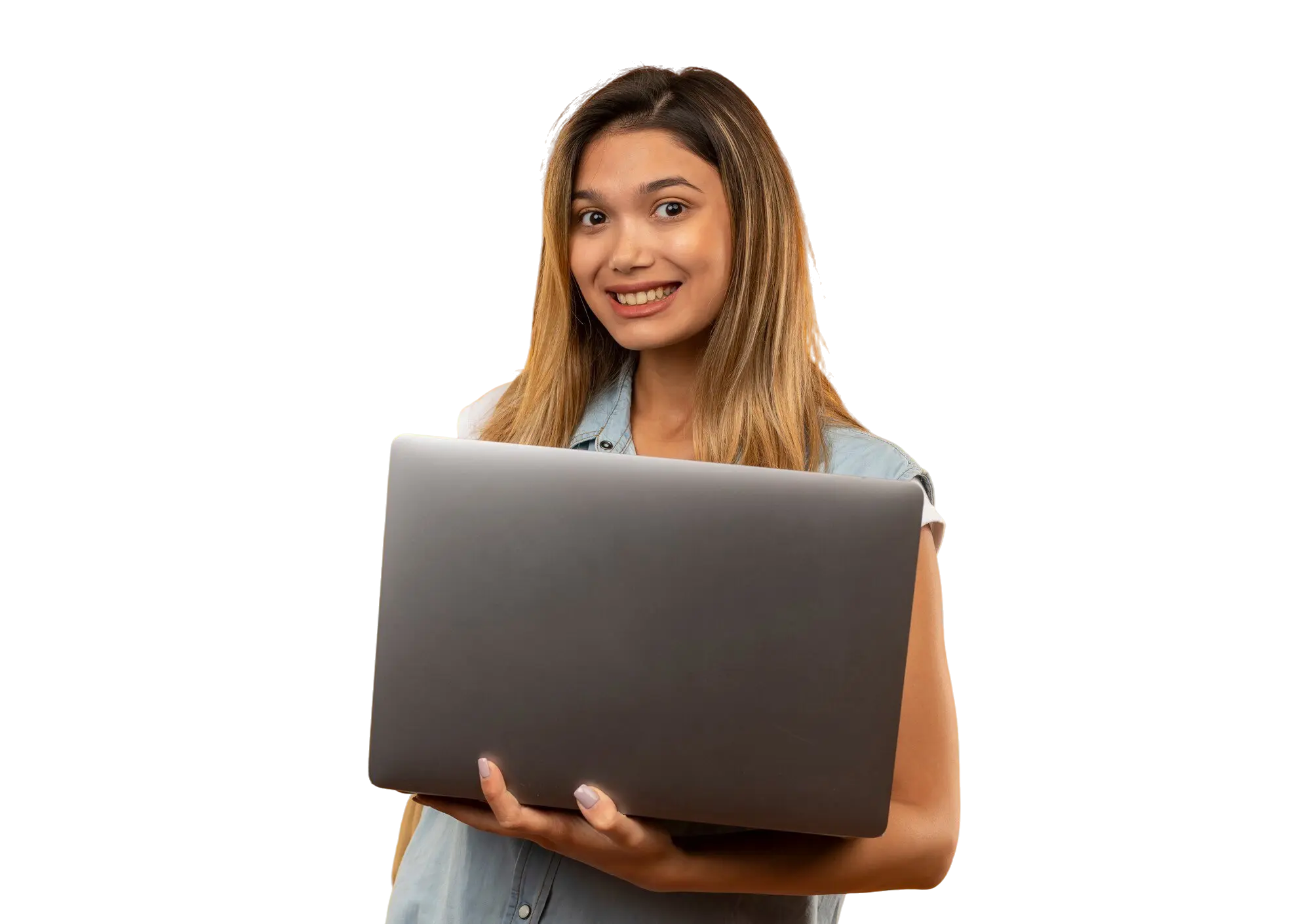 mujer sosteniendo laptop