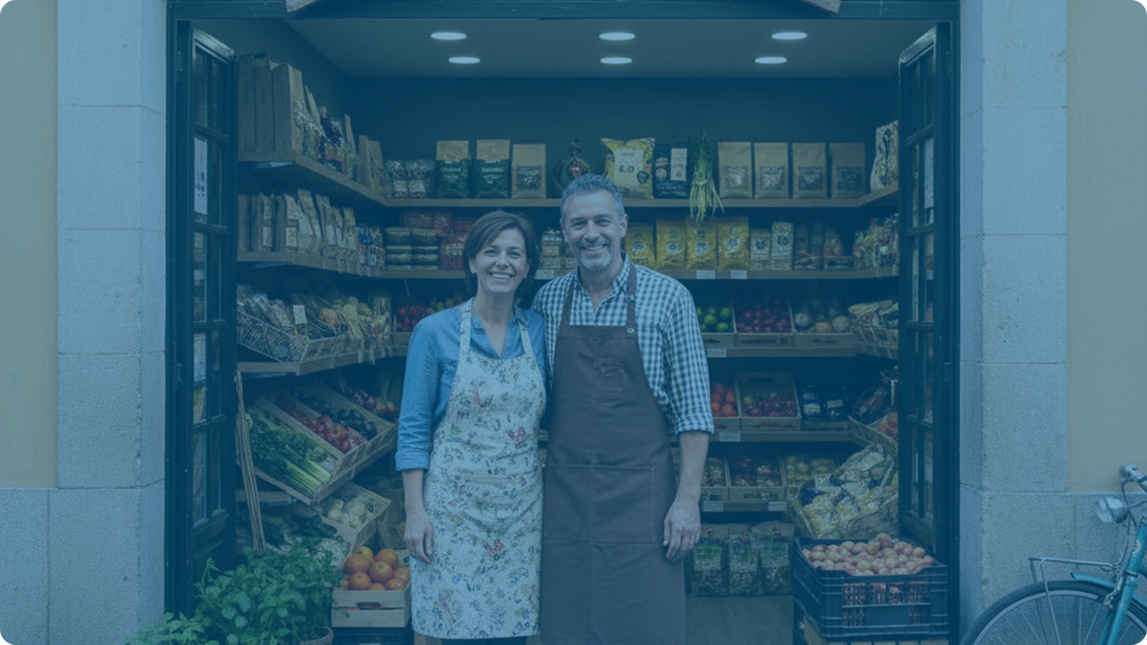 Dos vendedores sonriendo