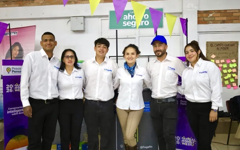 Fogafín participó en la Feria Lúdico‑Pedagógica “Conversaciones inteligentes sobre dinero” de la Global Money Week 2026, realizada en el Colegio Distrital INEM Francisco de Paula Santander, promoviendo la educación financiera entre estudiantes.